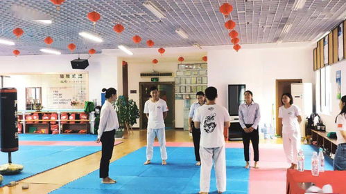 新時期教育工作者 合格的教育服務(wù)者與文化傳播者