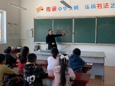 自貢“盟沿合作”送書法進(jìn)校園，文化教育服務(wù)潤澤心靈